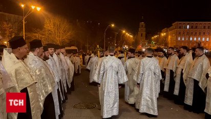 Киев прощается с патриархом Филаретом: гроб привезли в Михайловский собор