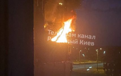 Вогонь охопив 150 м.кв: у столичному будинку, де палає потужна пожежа, шукають людей
