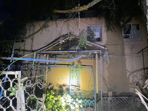 Ночью россияне обстреляли жилые дома в Никополе. 3
