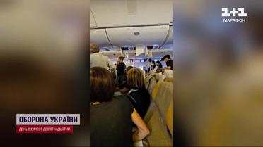 Смертельний рейс! Пасажир літака загинув через сильну турбулентність!
