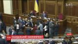 Депутаты заблокировали трибуну из-за вопроса о восстановлении налоговой милиции