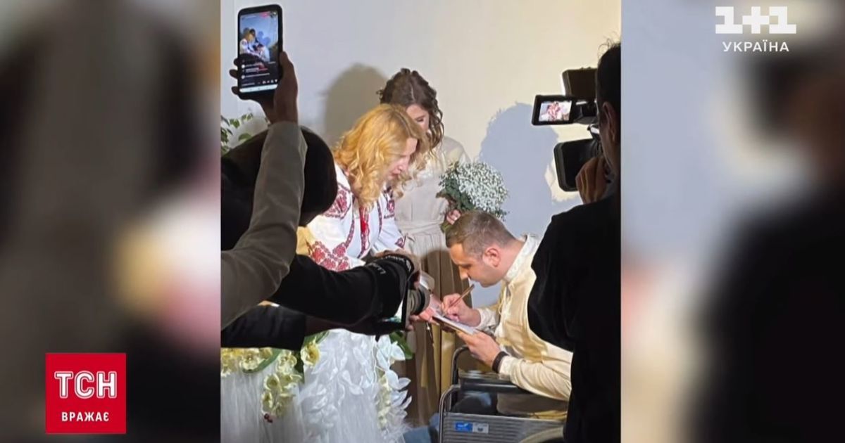 Відео їхніх заручин забанили росіяни: у Луцьку побрались гранатометник, який на війні втратив ноги, і його кохана