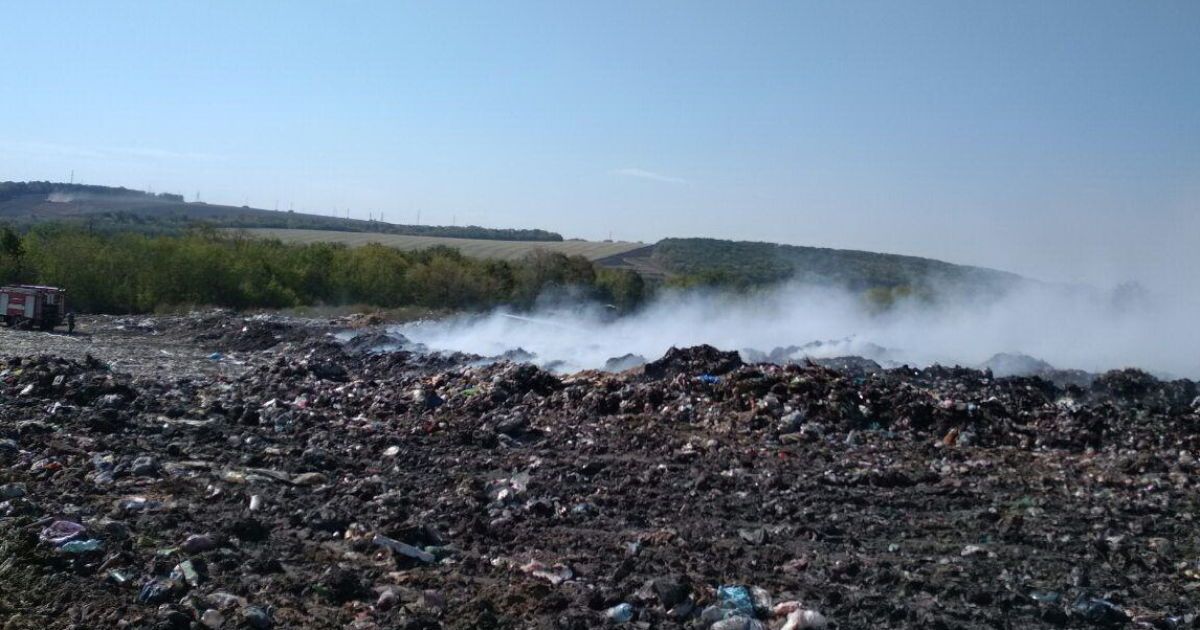 На Харьковщине вспыхнул полигон твердых бытовых отходов