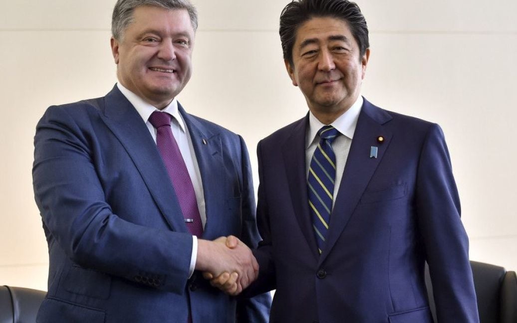 Порошенко із прем&rsquo;єр-міністром Японії Сіндзо Абе / © Сайт президента України