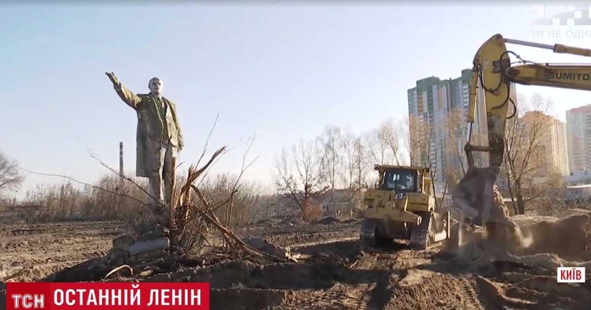 Спрятался от декоммунизации в кустах: в столице обнаружили последний памятник Ленину