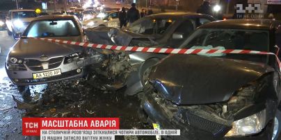 Беременная женщина оказалась заблокирована в машине во время ДТП с участием четырех авто
