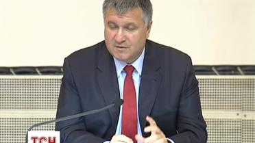 Аваков увольняет милицейских чиновников и анонсирует появление полиции в других городах Украины
