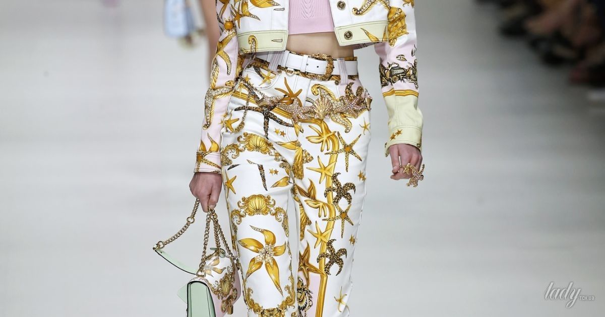 Коллекция Versace прет-а-порте сезона весна-лето 2018 / © East News