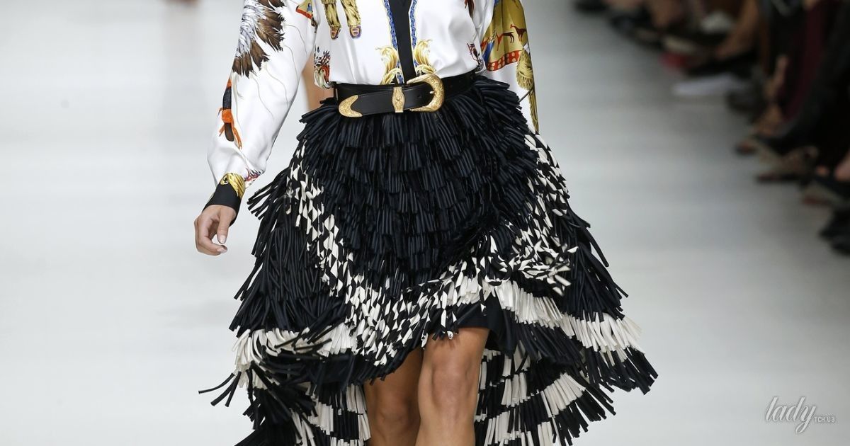 Коллекция Versace прет-а-порте сезона весна-лето 2018 / © East News