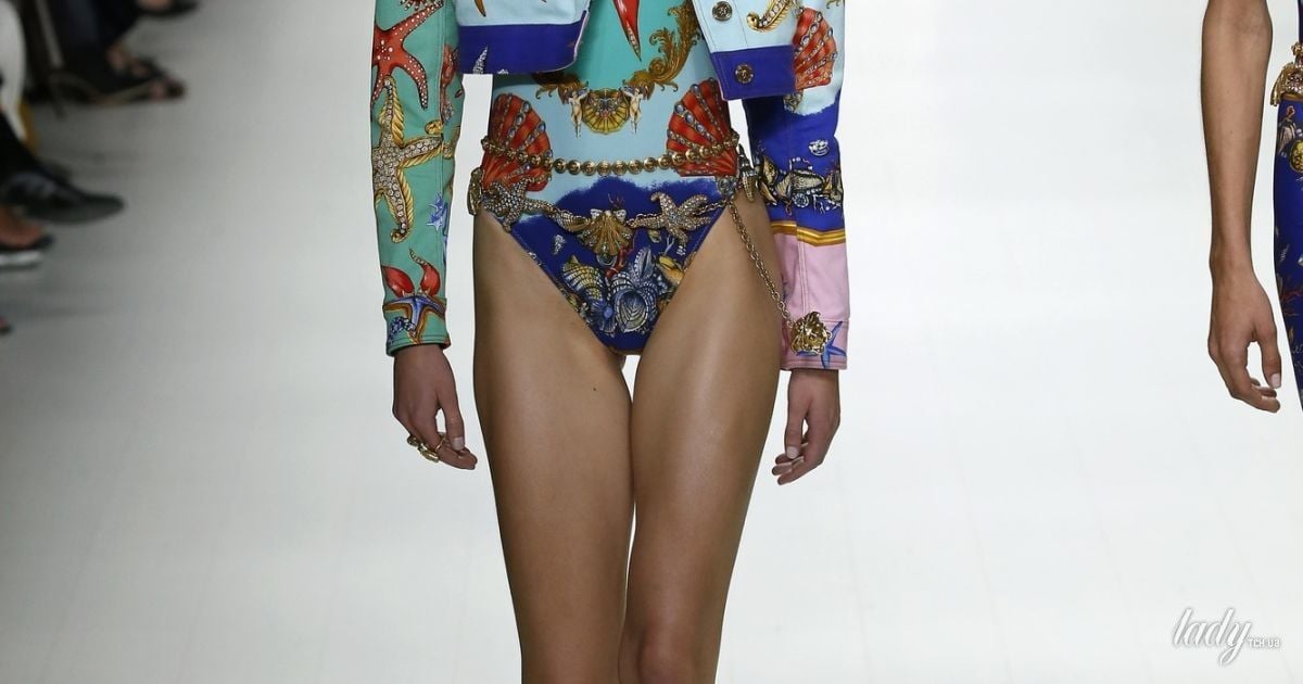 Коллекция Versace прет-а-порте сезона весна-лето 2018 / © East News