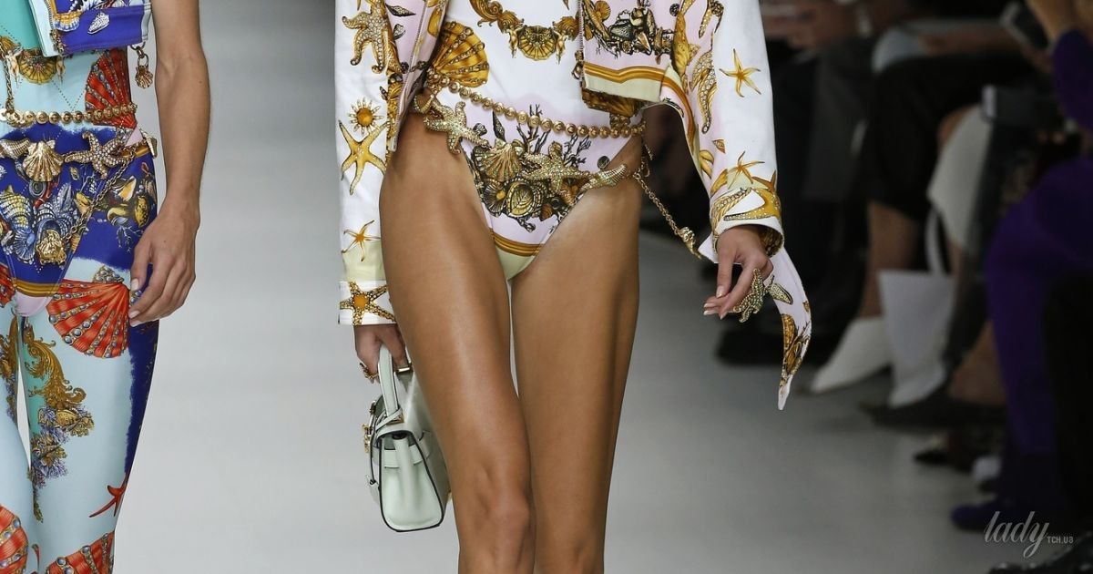Коллекция Versace прет-а-порте сезона весна-лето 2018 / © East News