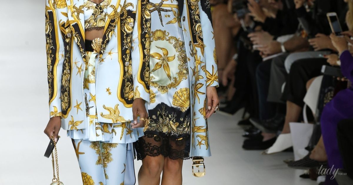 Коллекция Versace прет-а-порте сезона весна-лето 2018 / © East News
