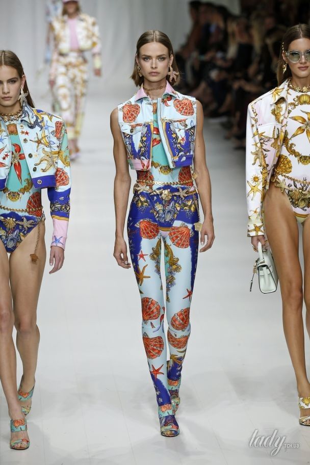 Коллекция Versace прет-а-порте сезона весна-лето 2018 / © East News