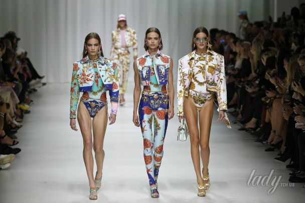 Коллекция Versace прет-а-порте сезона весна-лето 2018 / © East News