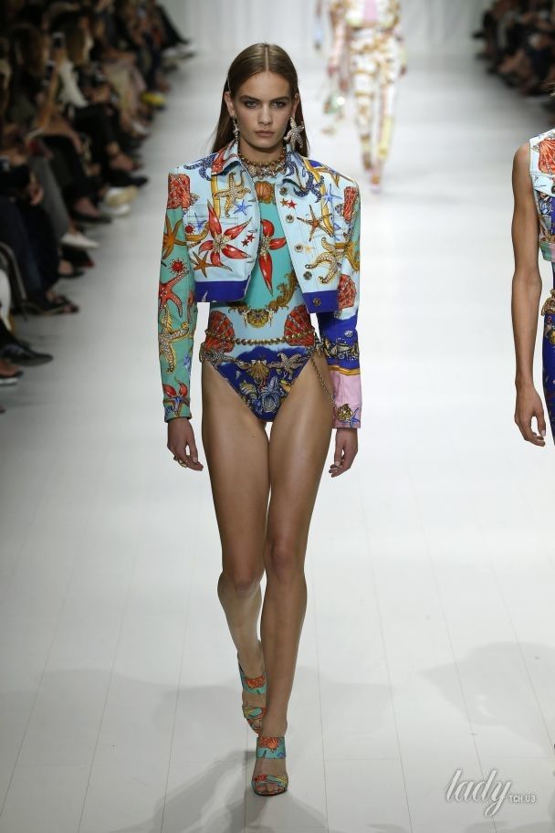Коллекция Versace прет-а-порте сезона весна-лето 2018 / © East News