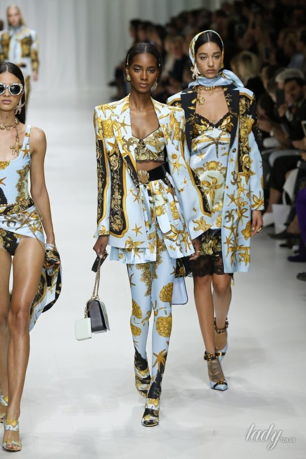Коллекция Versace прет-а-порте сезона весна-лето 2018 / © East News