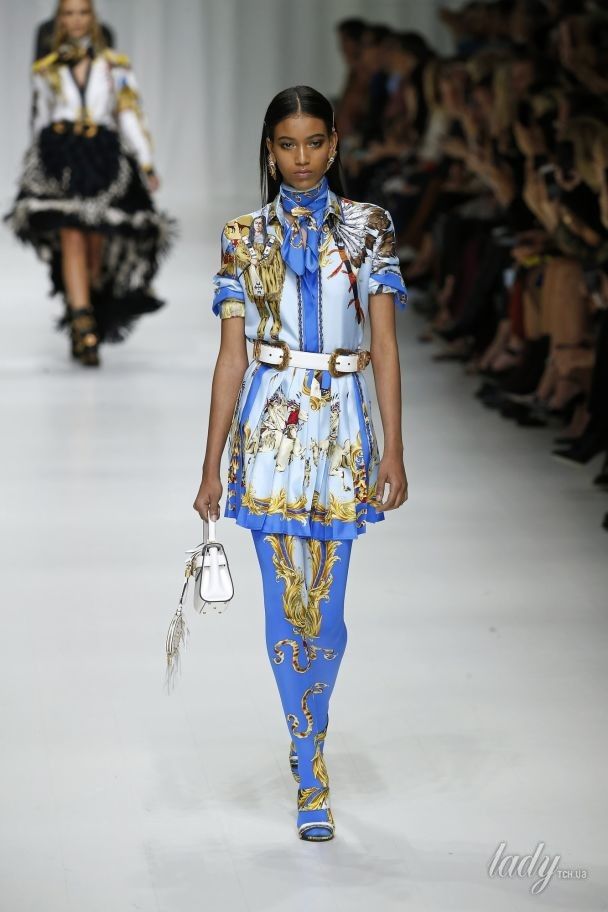 Коллекция Versace прет-а-порте сезона весна-лето 2018 / © East News