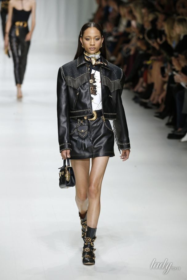 Коллекция Versace прет-а-порте сезона весна-лето 2018 / © East News