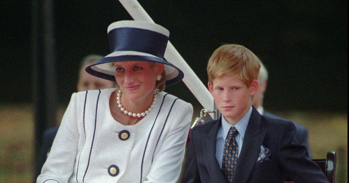 Принцеса Діана та принц Гаррі