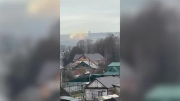 У РФ після атаки дронів димить хімкомбінат помаранчевою хмарою