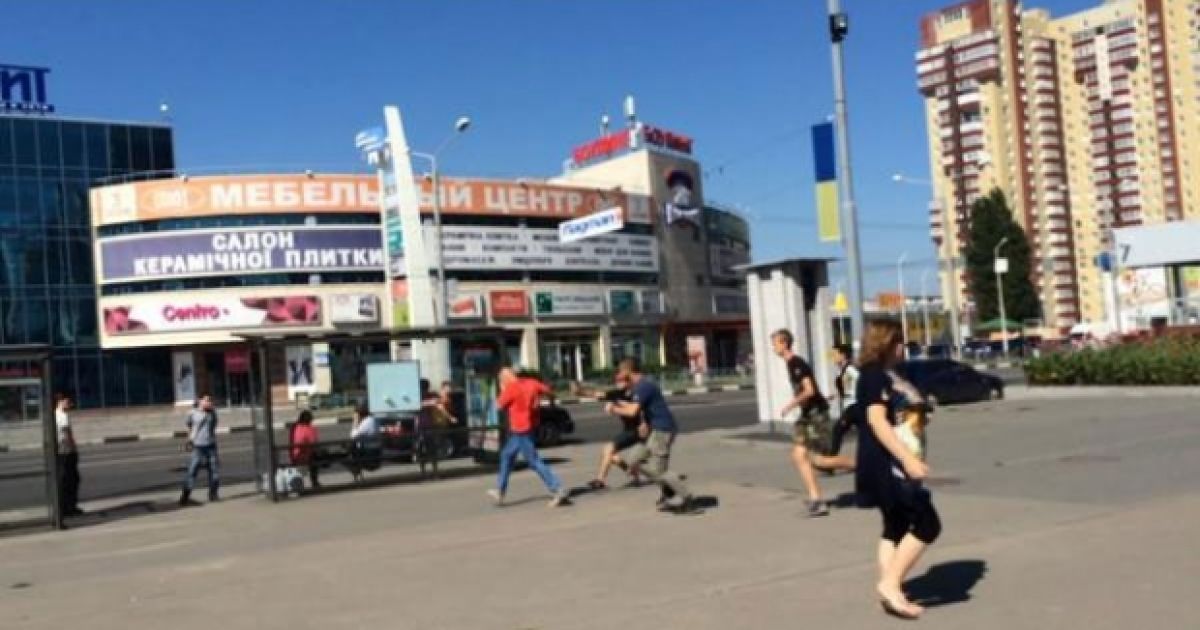В Харькове набросились на мужчину с футболкой "СССР" / © twitter.com/itsector