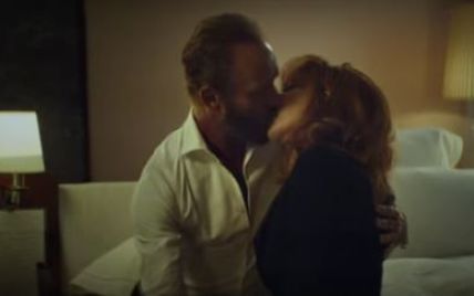 Бородач Стинг продемонстрировал жаркие поцелуи с француженкой