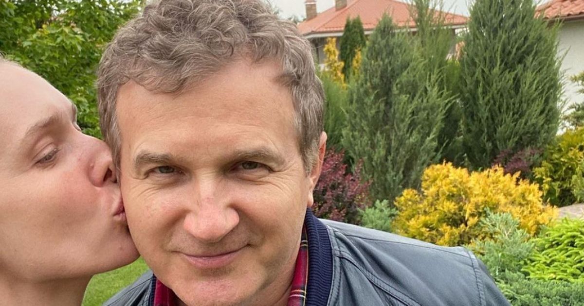 Закохані Горбунов та Осадча замилували своїми поцілунками та іграми з сином