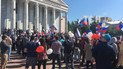 В день России по всей стране активисты вышли на "прогулку" против коррупции
