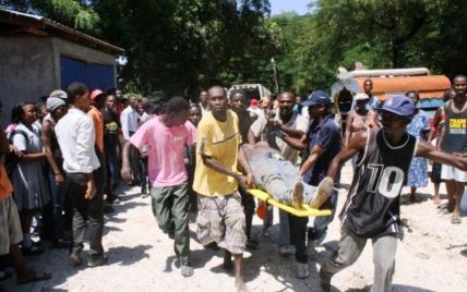 На Гаити грузовик протаранил толпу: есть погибшие и раненые