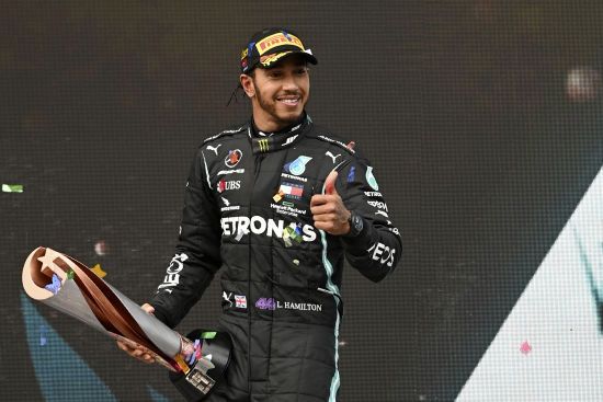 Чемпіон "Формули-1" загуляв з відомою порнозіркою: фото сексапільної красуні