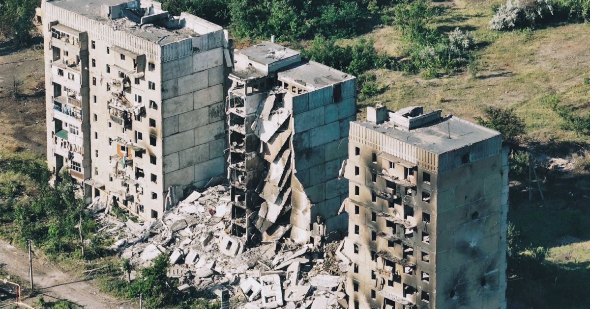 Разрушение в Торецке в результате боевых действий и российских обстрелов/Фото: Сергей Окунев/NV