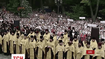 20 тисяч вірян пройшли сьогодні центром Києва на честь тисячоліття від дня смерті князя Володимира
