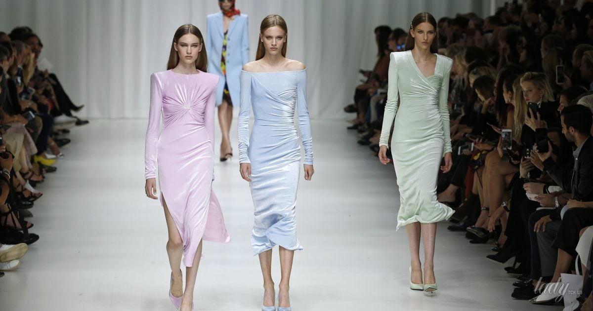 Коллекция Versace прет-а-порте сезона весна-лето 2018 / © East News