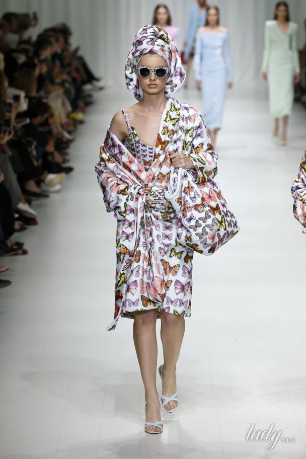 Коллекция Versace прет-а-порте сезона весна-лето 2018 / © East News