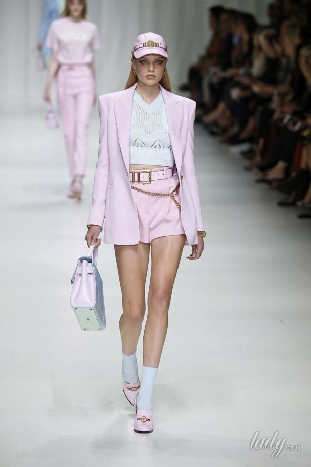 Коллекция Versace прет-а-порте сезона весна-лето 2018 / © East News