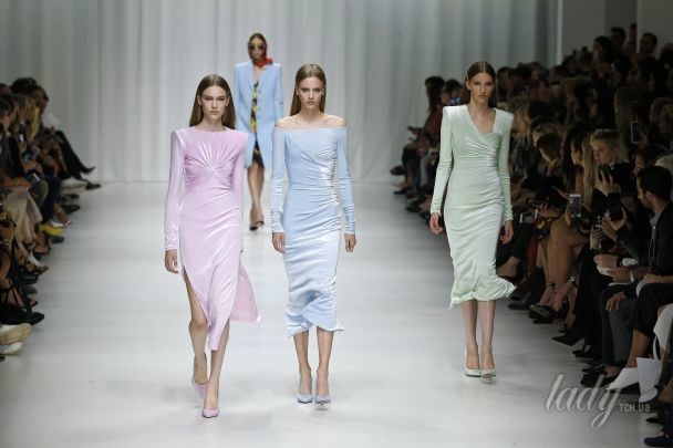 Коллекция Versace прет-а-порте сезона весна-лето 2018 / © East News
