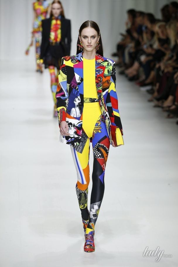 Коллекция Versace прет-а-порте сезона весна-лето 2018 / © East News