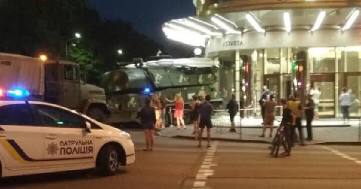 Бук врізався у торговий центр Київ_1 / © Facebook/Киев Оперативный