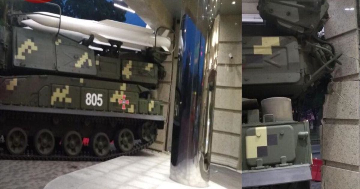 Бук врізався у торговий центр Київ_2 / © Facebook/Киев Оперативный