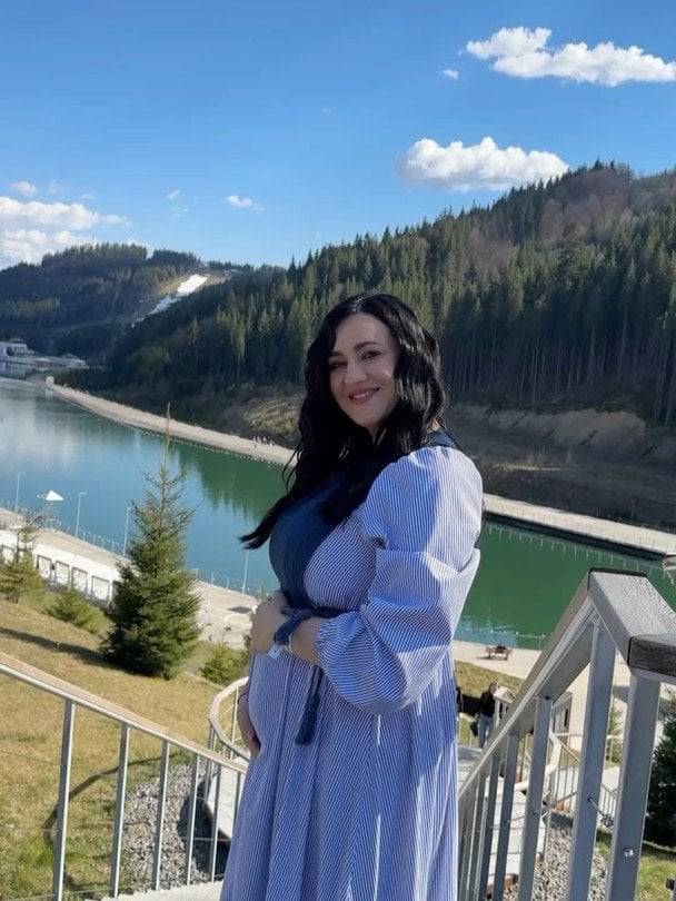 45-річна Соломія Вітвіцька замилувала фото з вагітним животиком у мальовничому місці