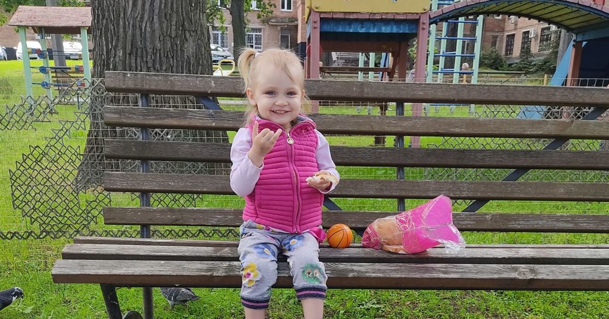 Двухлетняя Ева нуждается в немедленной помощи