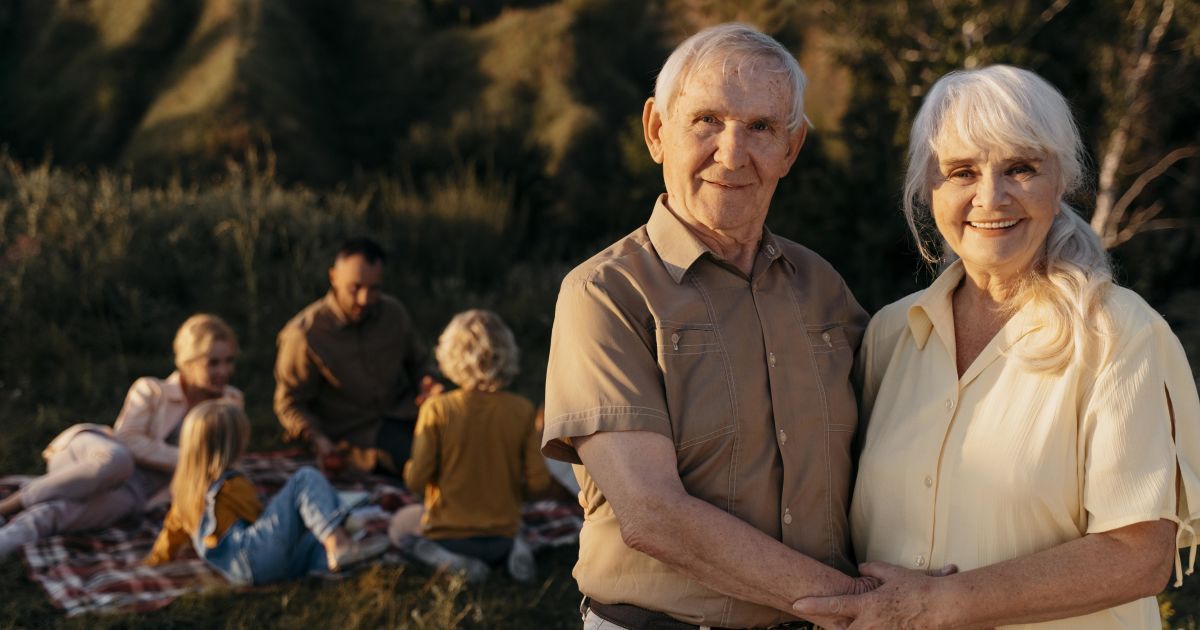 Який вітамін потрібен людям похилого віку