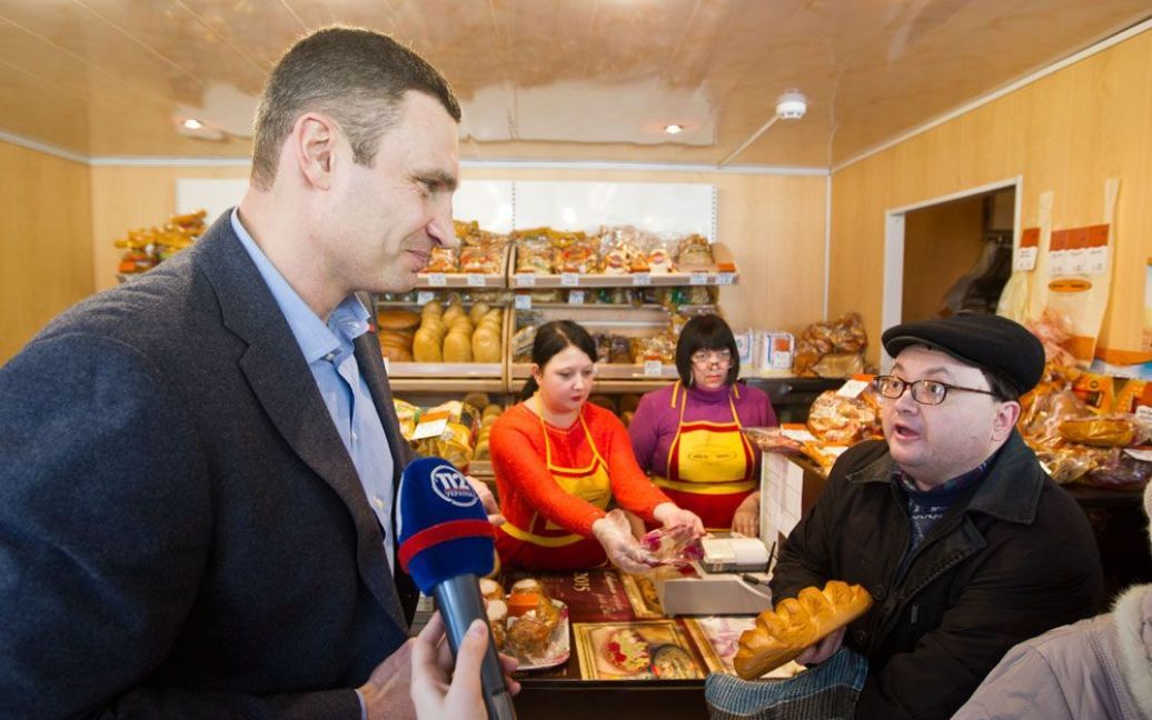 Кіоск у Києві, де продають дешевий соціальний хліб / © kiev.klichko.org
