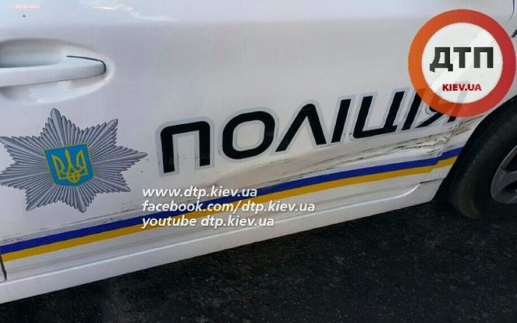 Mersedes врезался в полицейское авто / © dtp.kiev.ua