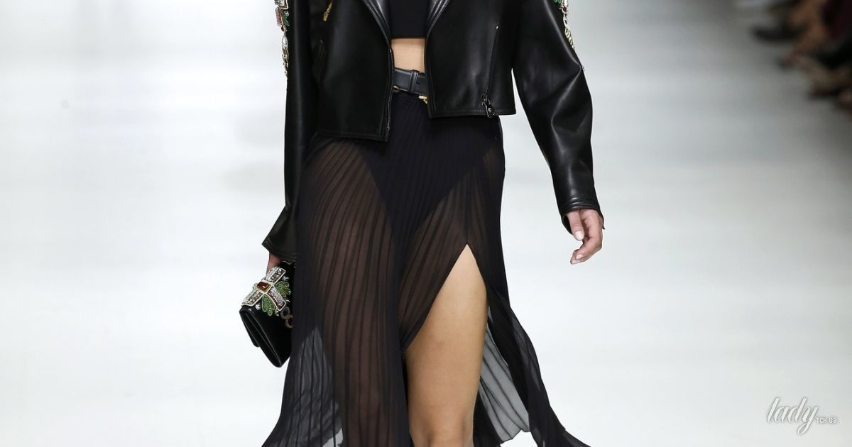 Коллекция Versace прет-а-порте сезона весна-лето 2018 / © East News