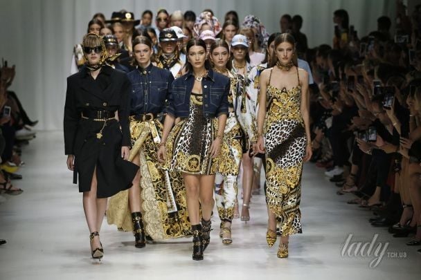 Коллекция Versace прет-а-порте сезона весна-лето 2018 / © East News