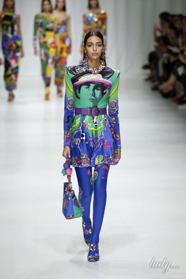 Коллекция Versace прет-а-порте сезона весна-лето 2018 / © East News