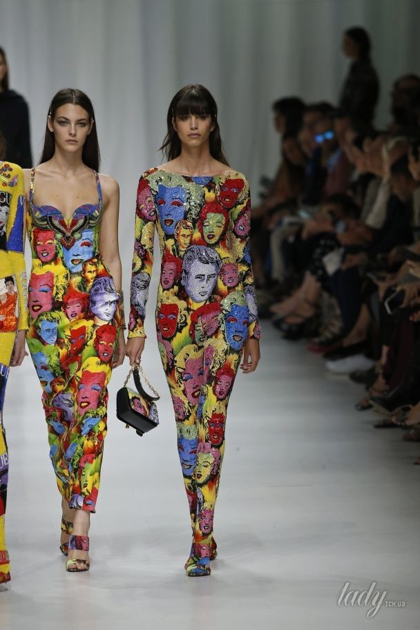 Коллекция Versace прет-а-порте сезона весна-лето 2018 / © East News