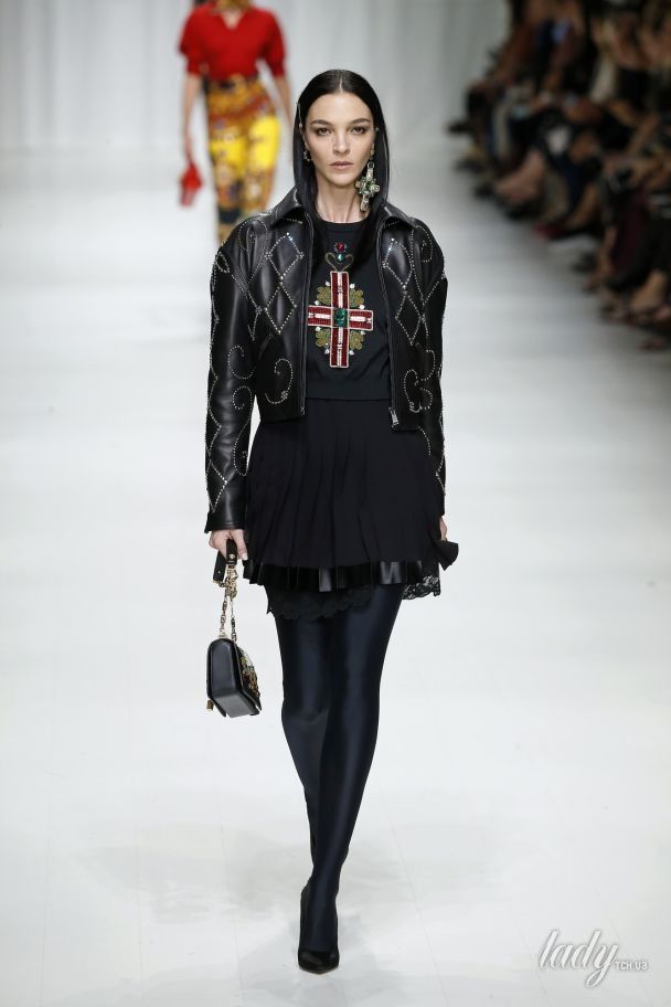 Коллекция Versace прет-а-порте сезона весна-лето 2018 / © East News