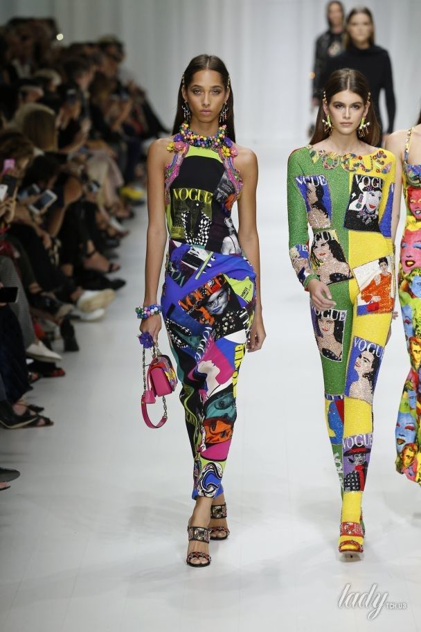 Коллекция Versace прет-а-порте сезона весна-лето 2018 / © East News